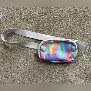 Lululemon Everywhere Belt Bag 1L Prism Wash Print multi/vapor